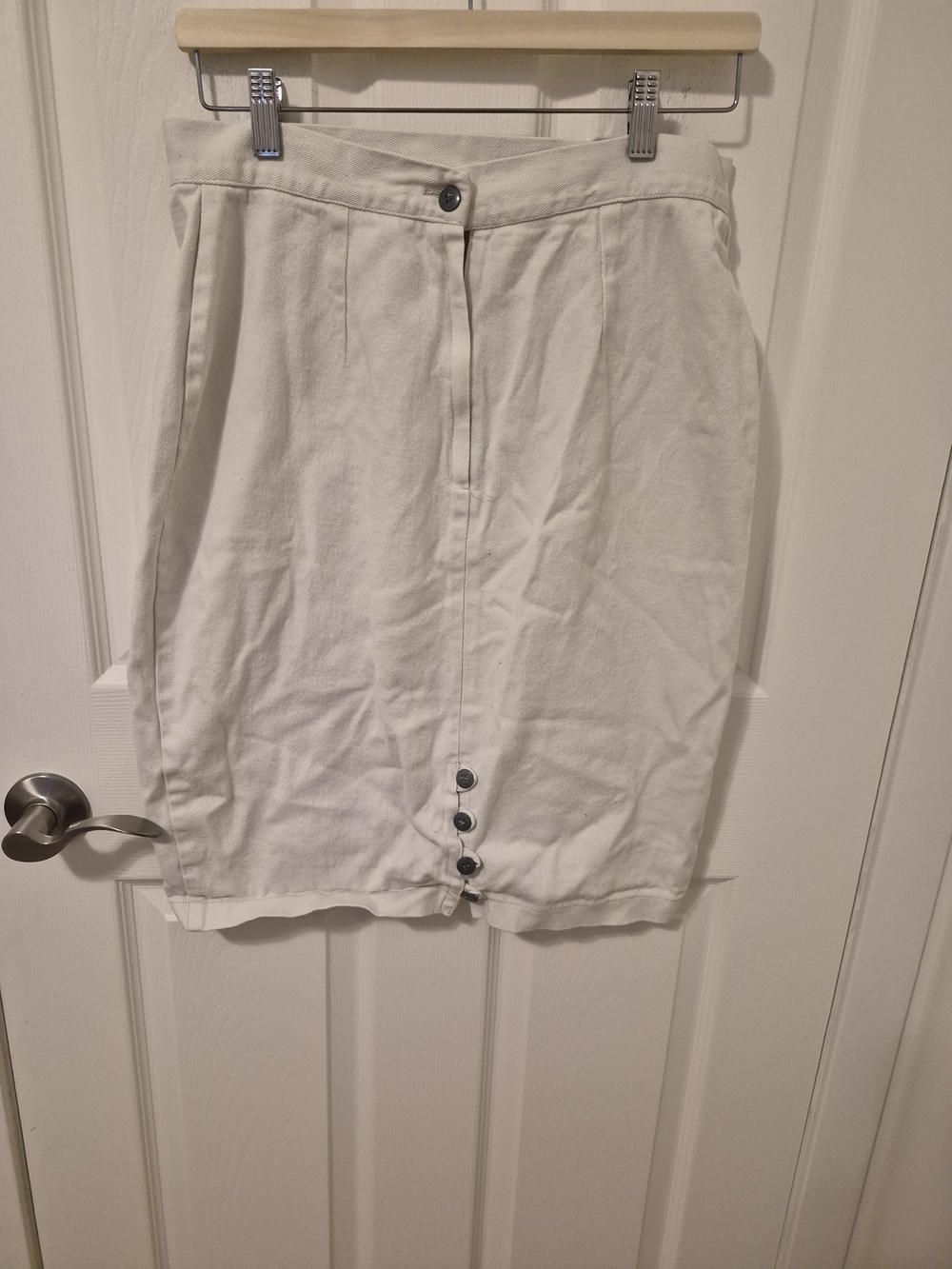 Women’s Cream Button-Front Pencil Skirt